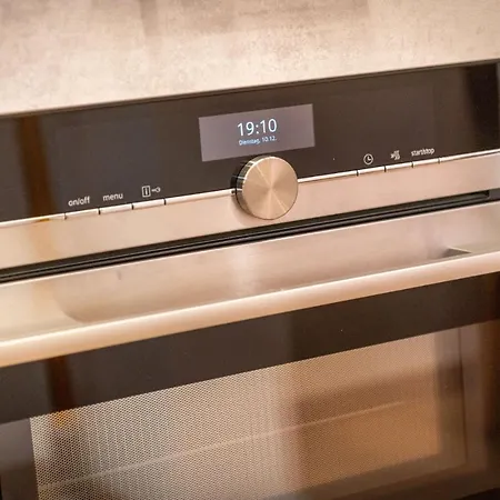 Ambassador Yellow Апартаменты