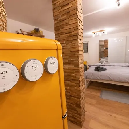 Apartment Ambassador Yellow *