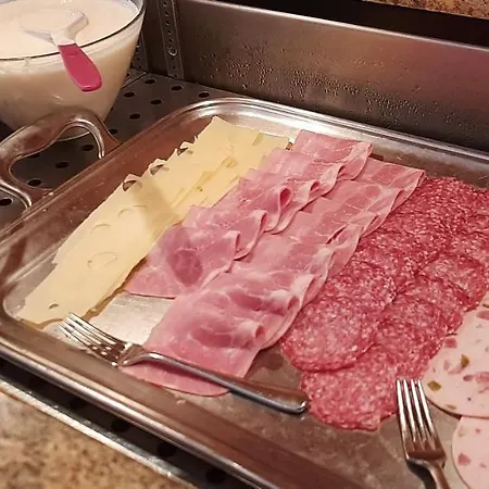 Ambassador Yellow Апартаменты Грахен