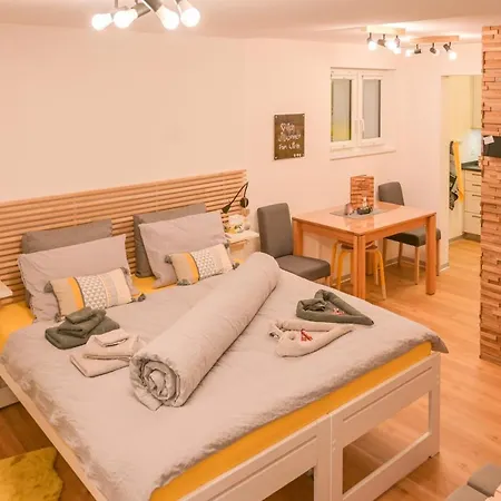 Ambassador Yellow Апартаменты