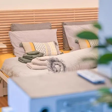 Апартаменты Ambassador Yellow