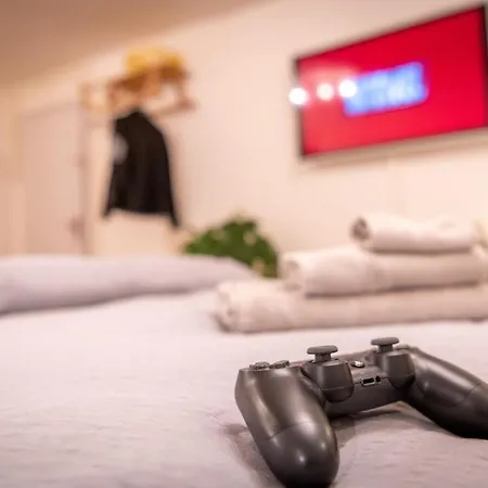 아파트 Ambassador Yellow 그라켄