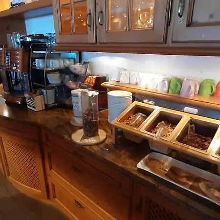 아파트 Ambassador Yellow