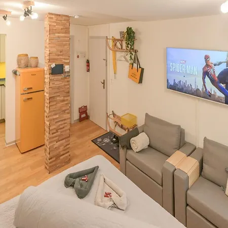 Ambassador Yellow 아파트 *