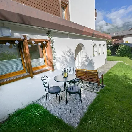 Ambassador Yellow 아파트 *